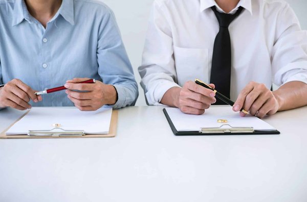 How can UK business owners legally manage the dissolution of a business partnership?